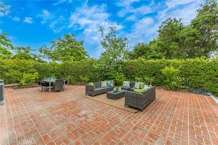 1050 Roxbury Road, San Marino, California 91108