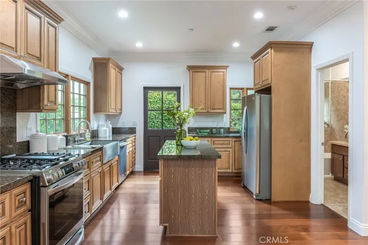 1050 Roxbury Road, San Marino, California 91108
