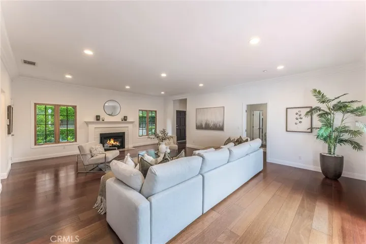 1050 Roxbury Road, San Marino, California 91108