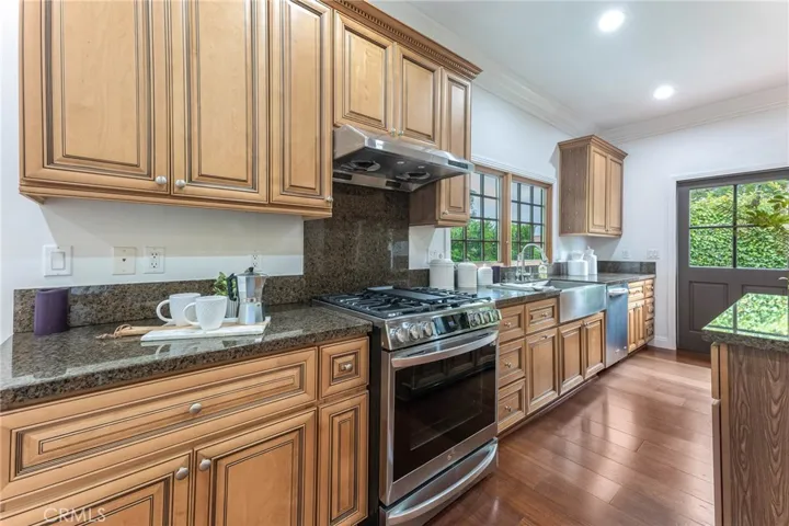 1050 Roxbury Road, San Marino, California 91108