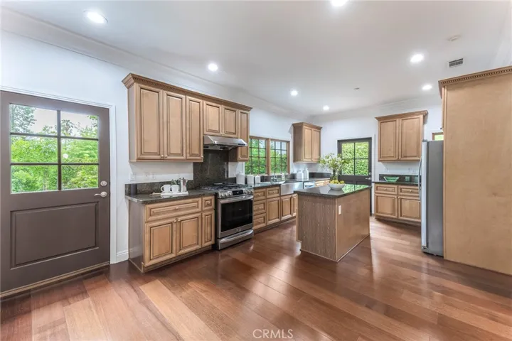 1050 Roxbury Road, San Marino, California 91108