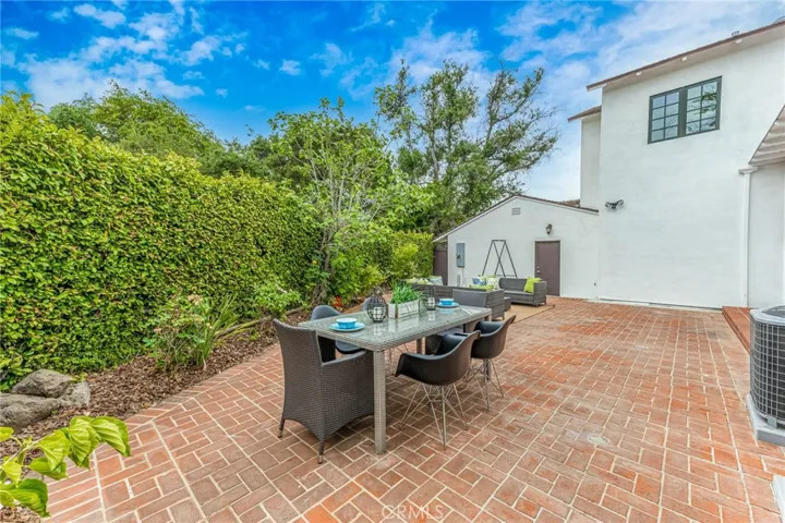1050 Roxbury Road, San Marino, California 91108