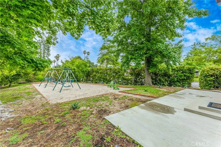 1050 Roxbury Road, San Marino, California 91108