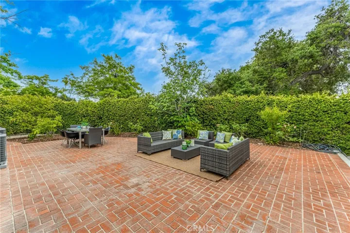 1050 Roxbury Road, San Marino, California 91108