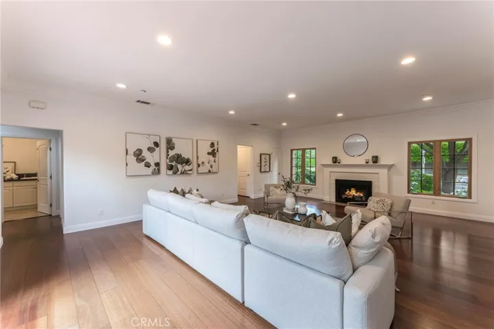 1050 Roxbury Road, San Marino, California 91108