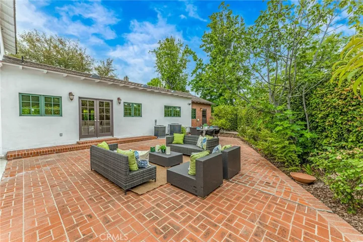 1050 Roxbury Road, San Marino, California 91108