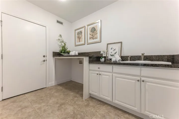 1050 Roxbury Road, San Marino, California 91108