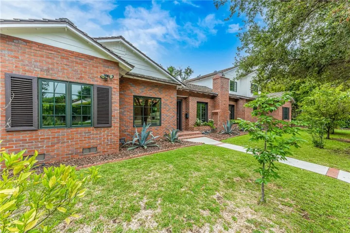 1050 Roxbury Road, San Marino, California 91108