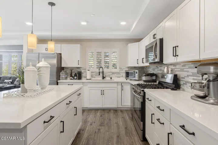 9407 Thompson Ave Chatsworth-large-019-0