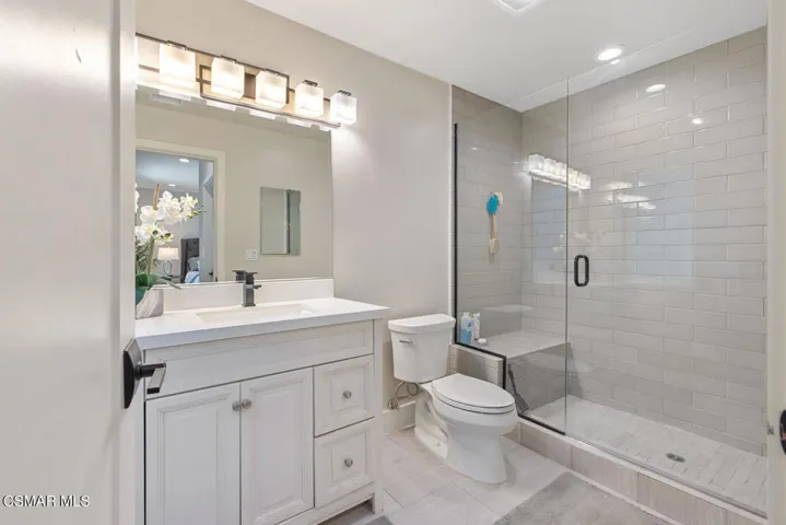 9407 Thompson Ave Chatsworth-large-035-0