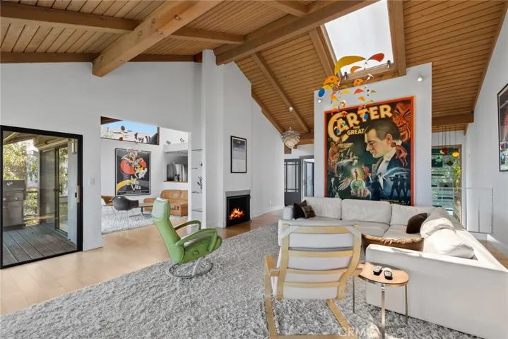 While lofty vaulted ceilings and skylights enhance its airy vibe.