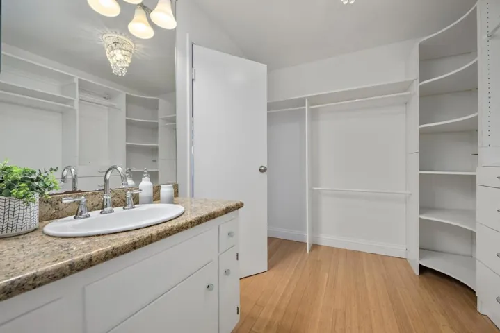 2nd Vanity