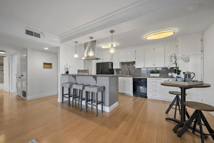 Breakfast Bar