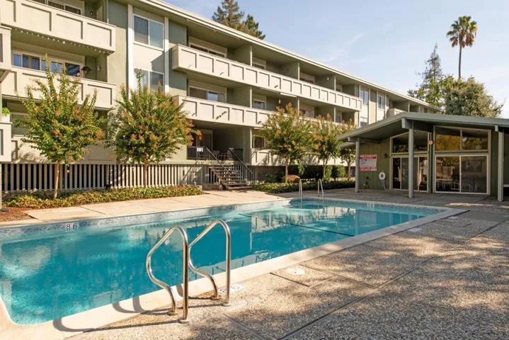 Pool & Pool House