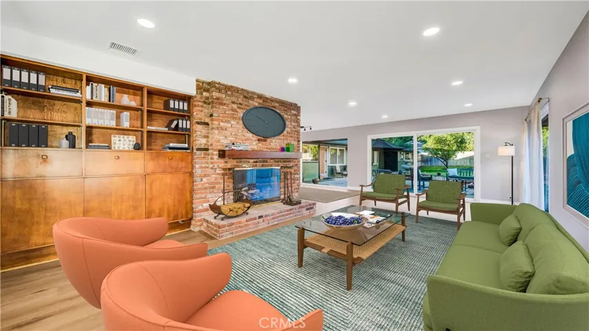 733 W 9th Street, Claremont, California 91711