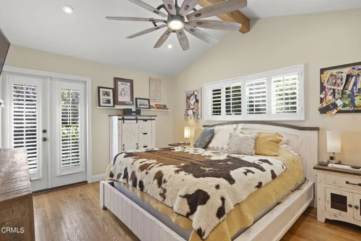 25-web-or-mls-Upmarketmedia_1222Sun-96