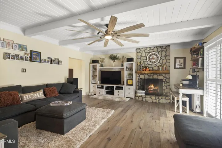 20-web-or-mls-Upmarketmedia_1222Sun-78