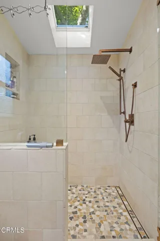 27-web-or-mls-Upmarketmedia_1222Sun-102
