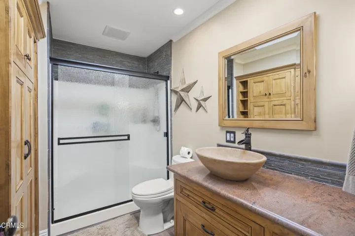 23-web-or-mls-Upmarketmedia_1222Sun-90
