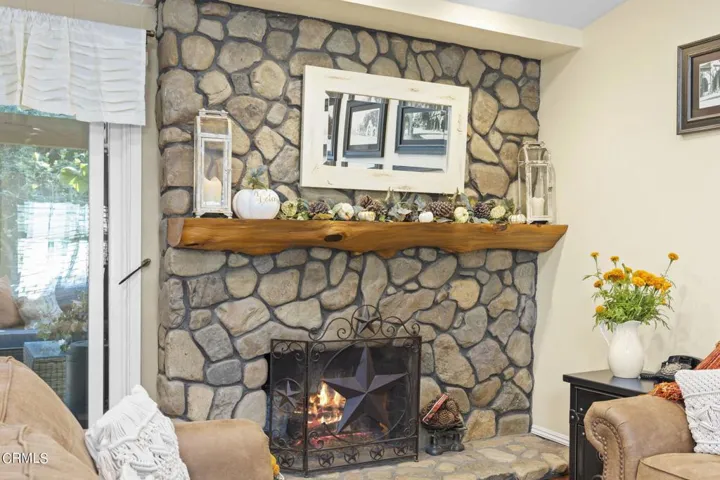 11-web-or-mls-Upmarketmedia_1222Sun-33