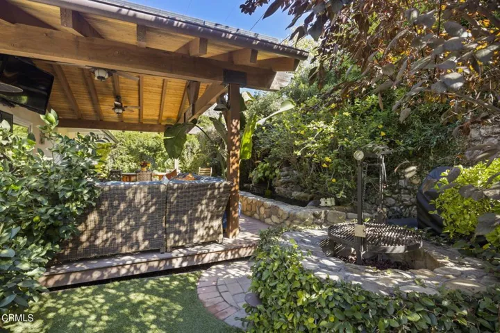 38-web-or-mls-Upmarketmedia_1222Sun-137
