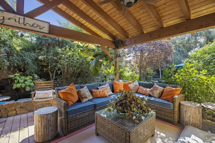 32-web-or-mls-Upmarketmedia_1222Sun-119