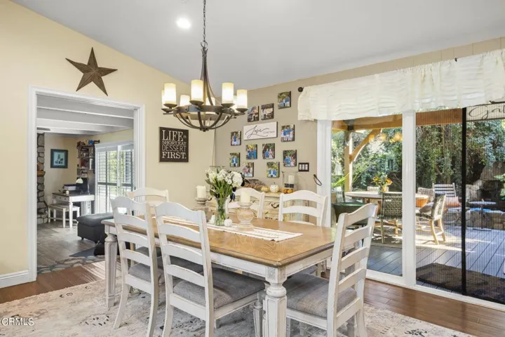 12-web-or-mls-Upmarketmedia_1222Sun-39