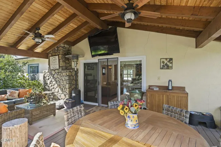 34-web-or-mls-Upmarketmedia_1222Sun-126