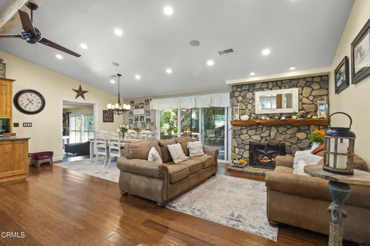 9-web-or-mls-Upmarketmedia_1222Sun-27