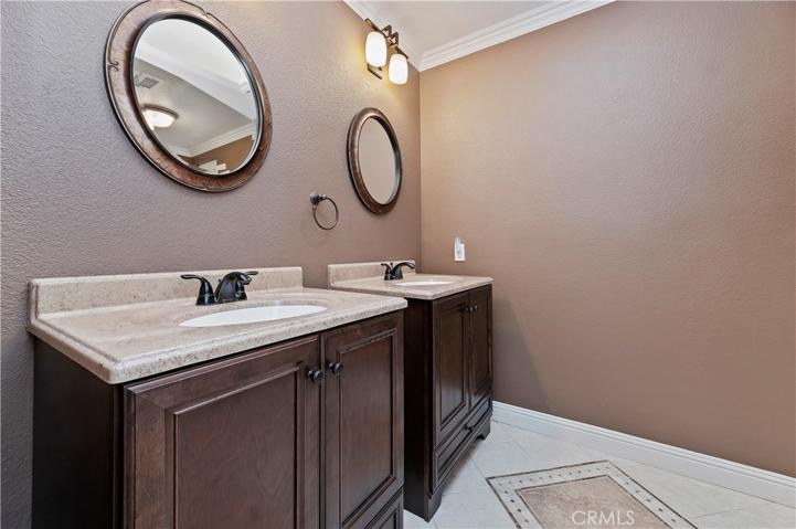 32037 Via Saltio, Temecula, California 92592