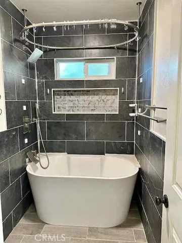 stand alone tub/shower