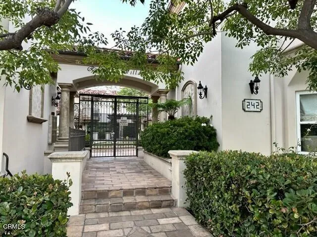 Gate