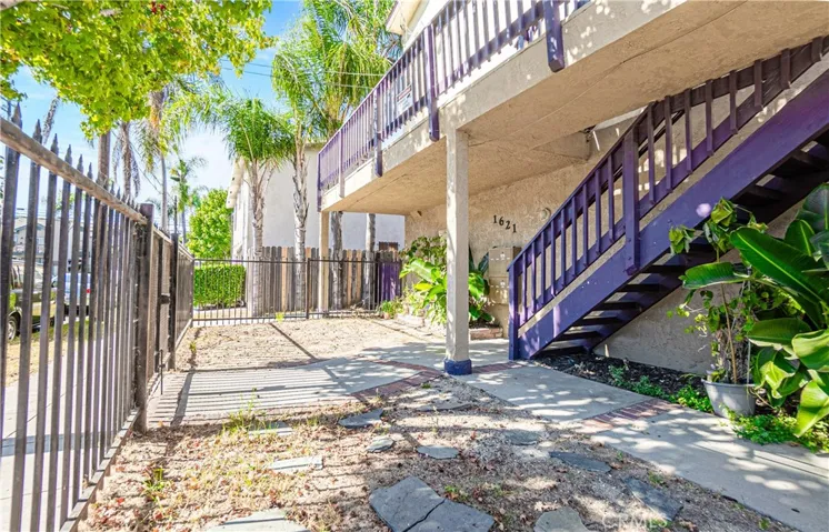 1621 E 5th Street, Long Beach, California 90802