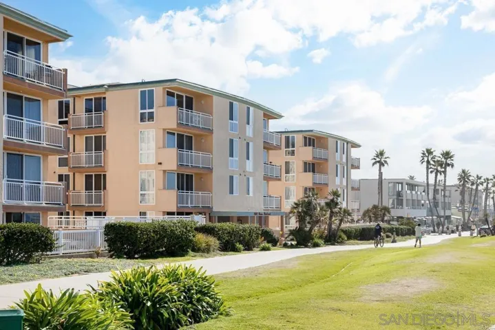 4627 Ocean Blvd 410, San Diego, California 92109