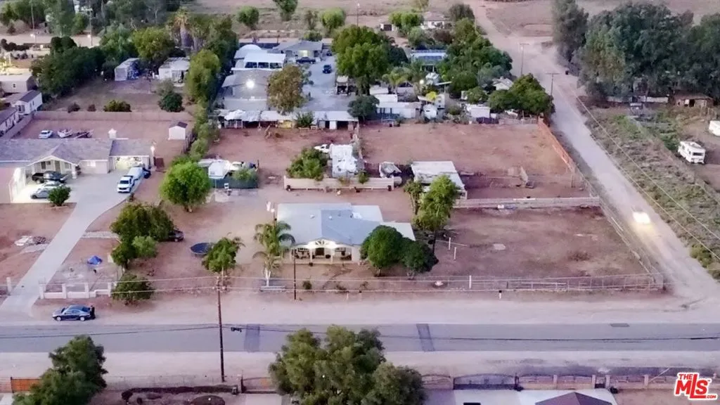 21732 Mountain Avenue, Perris, California 92570 home-pic-9