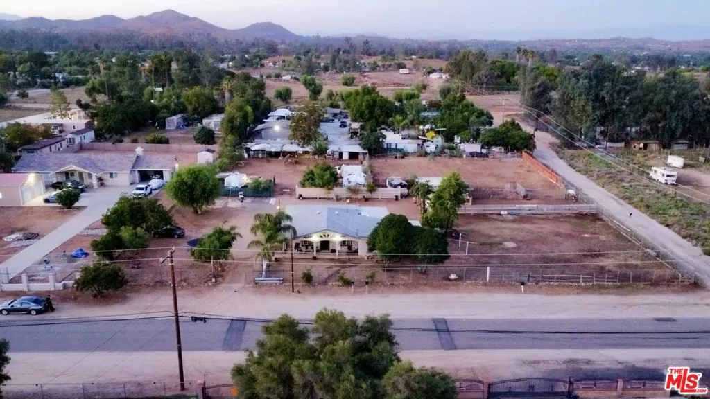 21732 Mountain Avenue, Perris, California 92570 home-pic-11