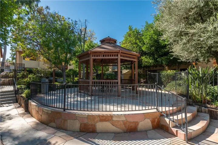 5720 Owensmouth Avenue 135, Woodland Hills, California 91367