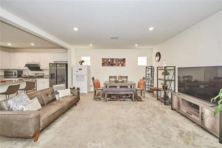 7481 Jutland, Chino, California 91708