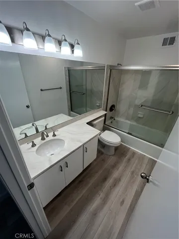Master Bath with tub/shower combo
