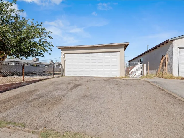 835 E Fredricks Street, Barstow, California 92311