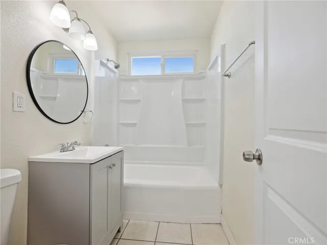 Unit B Bathroom