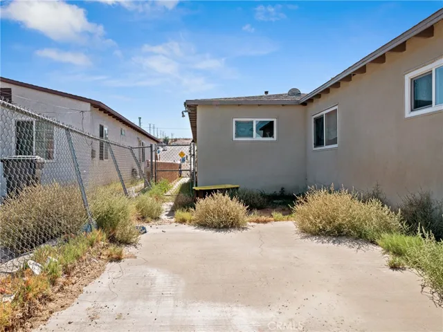 835 E Fredricks Street, Barstow, California 92311