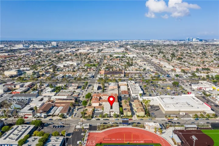 Near corner of Rosecrans and Hawthorne Blvd. Schools and shopping all walking distance from apartment building.