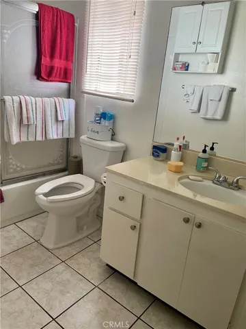 Bathroom off the bedroom
