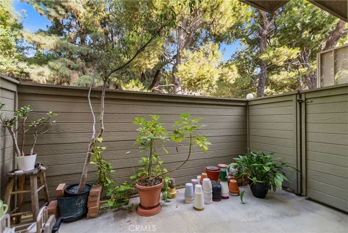 front patio-private for BBQing & gardening..