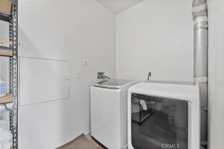 washer/dryer room