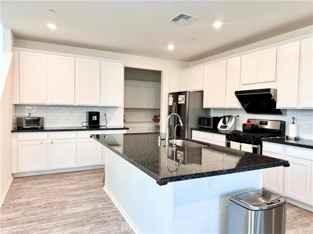 5372 Malibu Way, Chino, California 91710