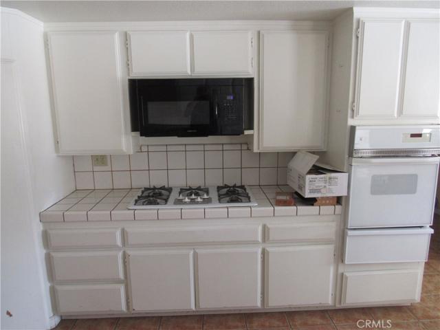 9527 Riggins Road, Phelan, California 92371