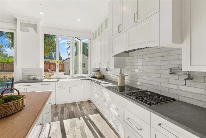 960 Berry Avenue, Los Altos, California 94024