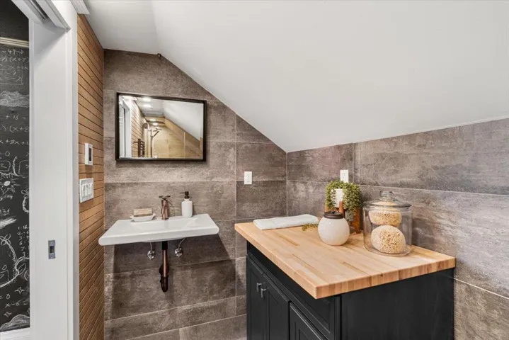 960 Berry Avenue, Los Altos, California 94024